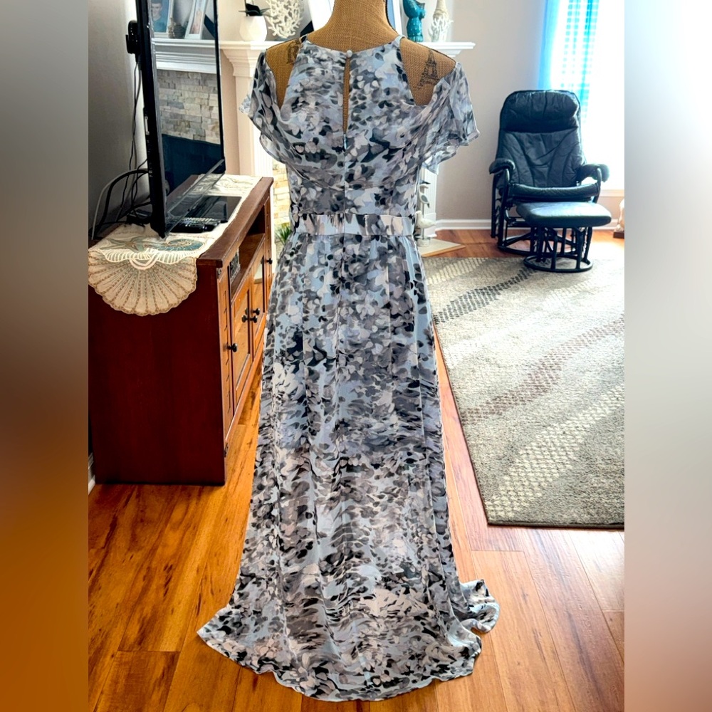 Vince Camuto blue/gray floral cold shoulder halter lined ruffle maxi dress sz 8 - Picture 7 of 11